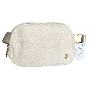 🆕 Lululemon Everywhere Fleece Belt Bag White Fanny Pack